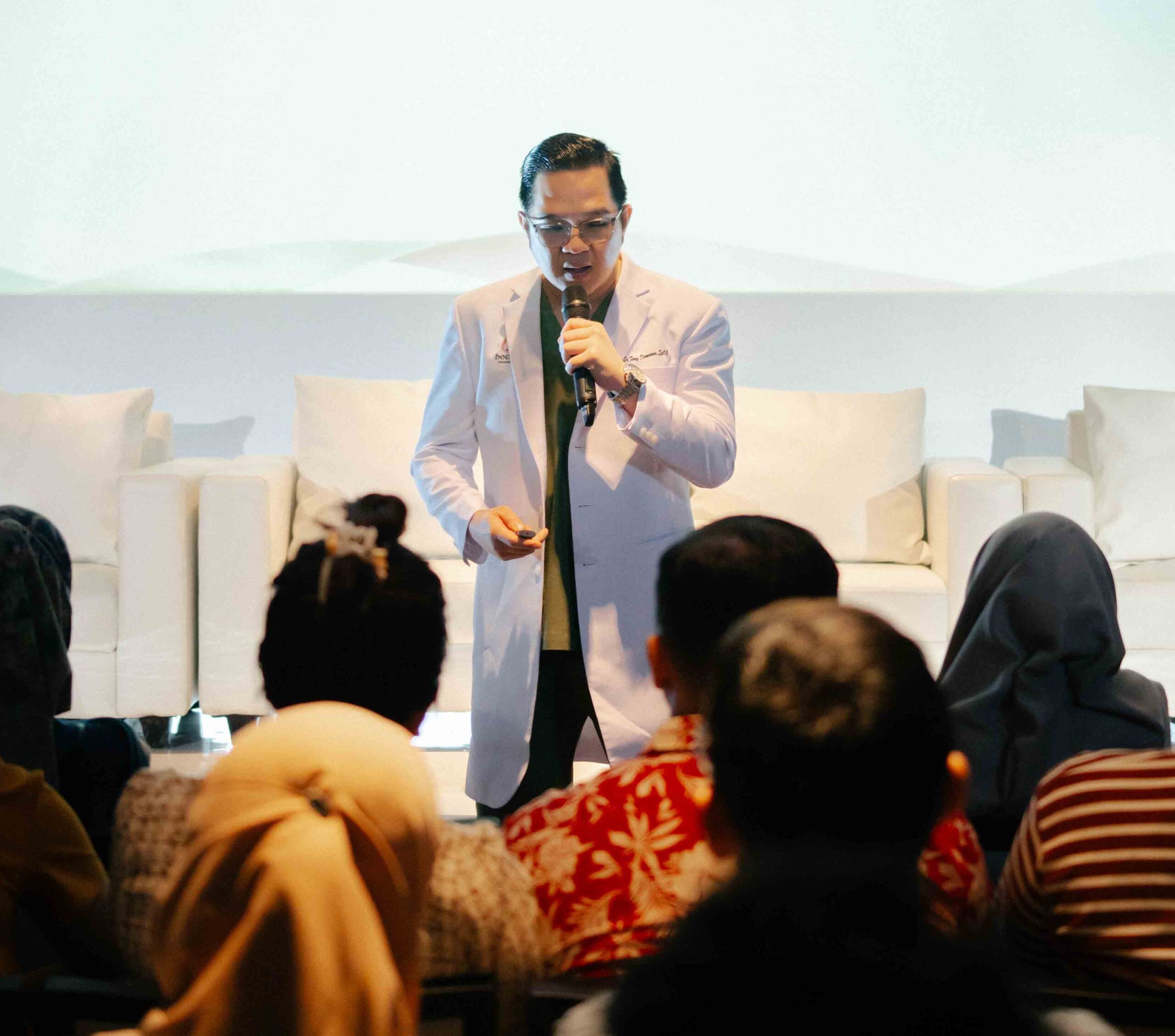 Dokter spesialis berbagi materi di panggung BFW