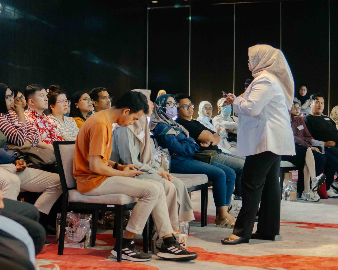 Peserta bertanya langsung ke narasumber