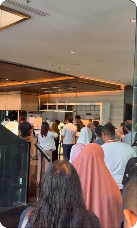 Antrean peserta BFW di area registrasi